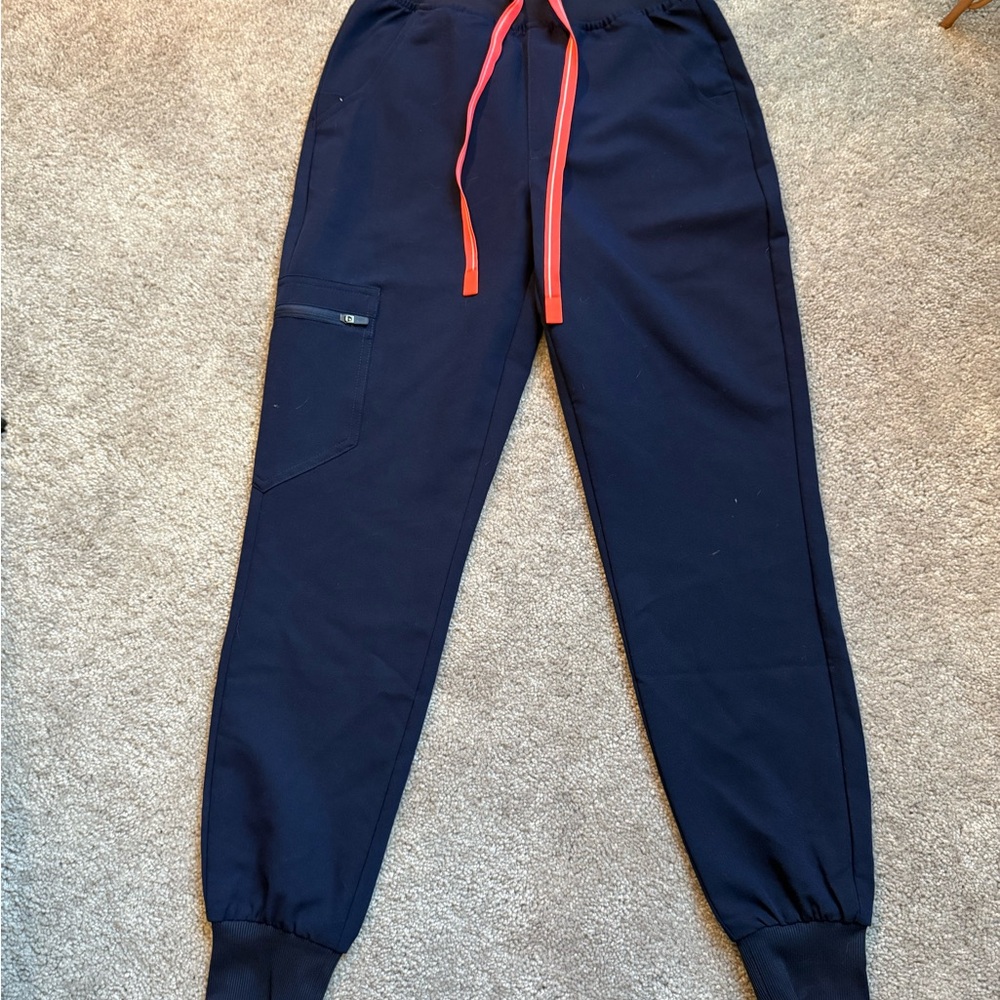 Figs technical collection jogger scrubs size xxs/p